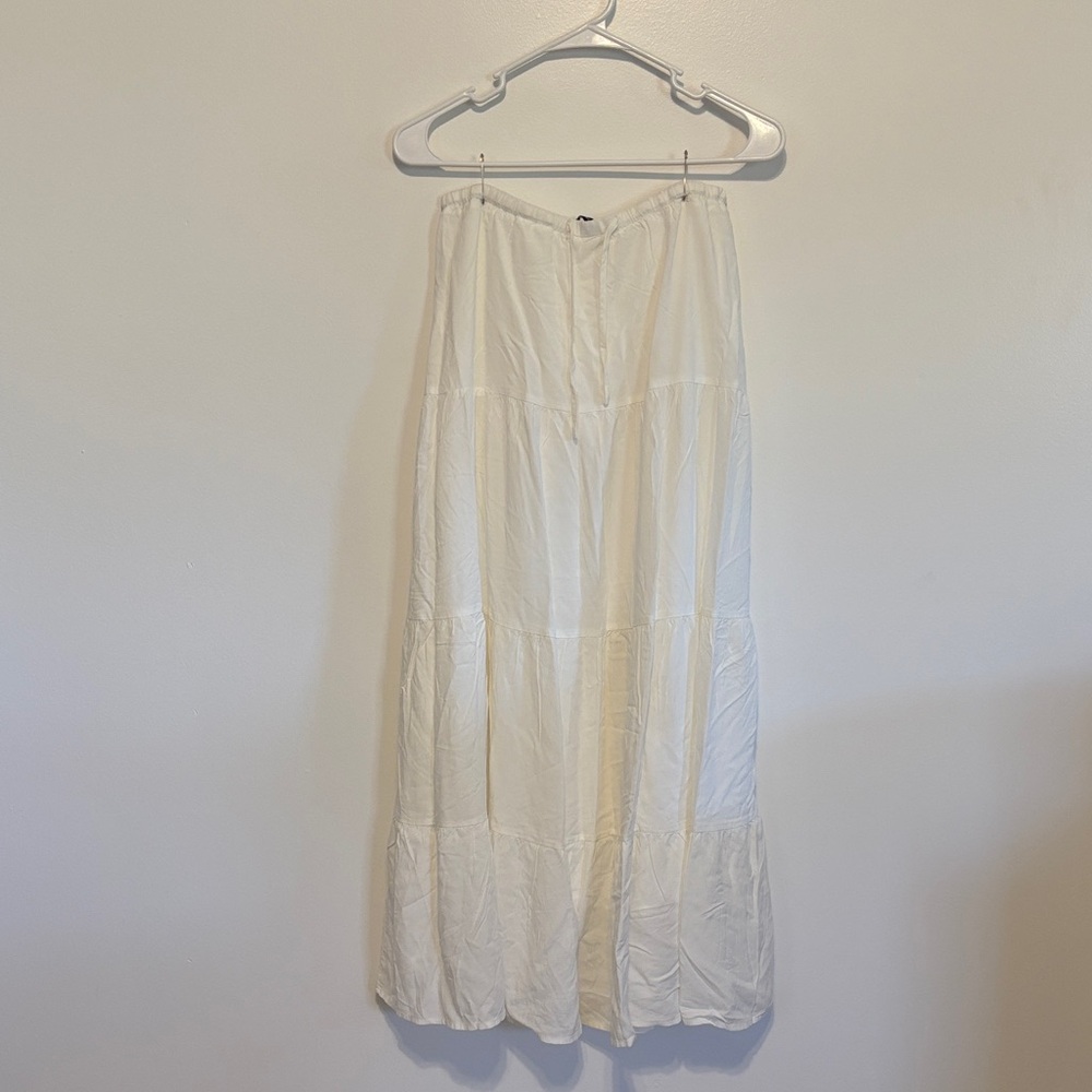 Brandy Melville White Tiered Maxi Skirt. NWOT never worn